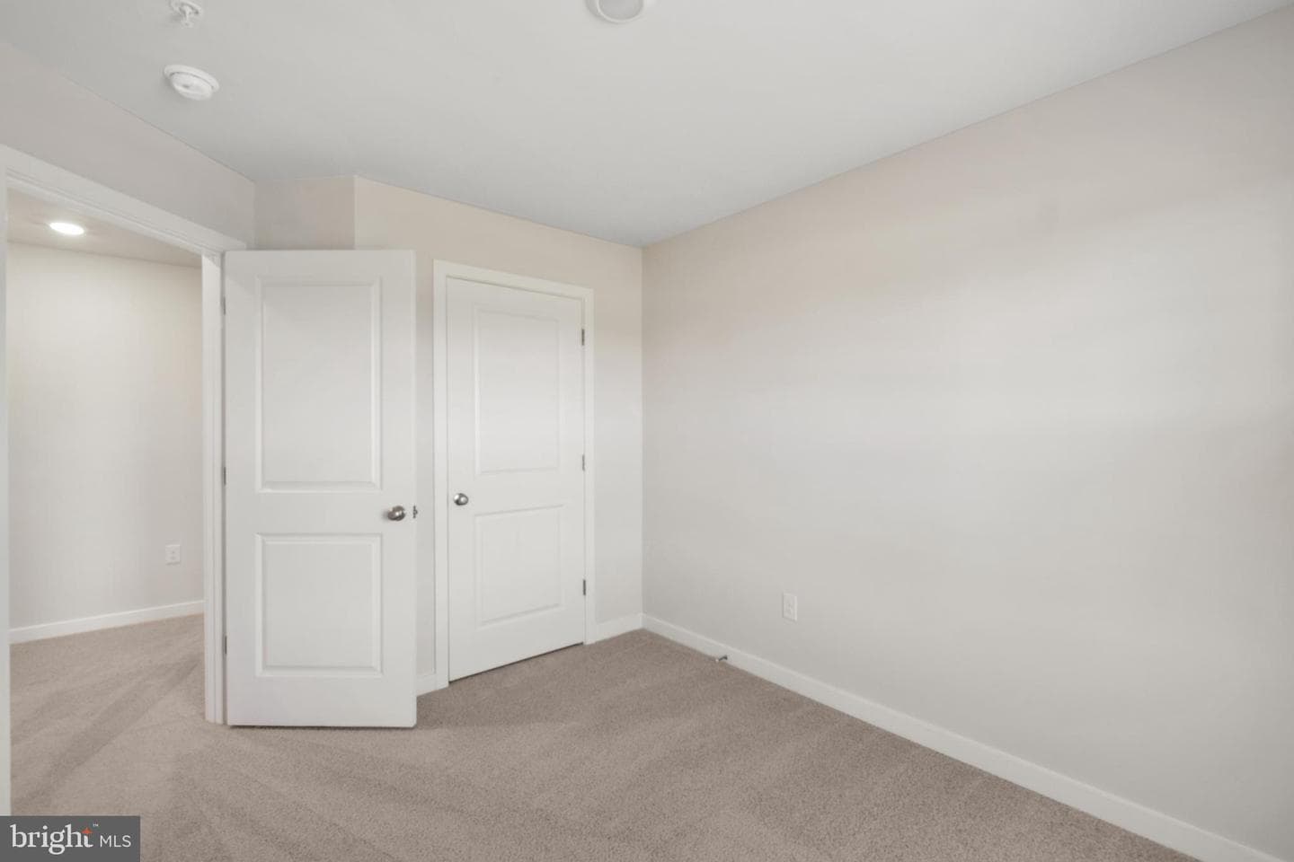 7543 Silver Thread Way photo 13