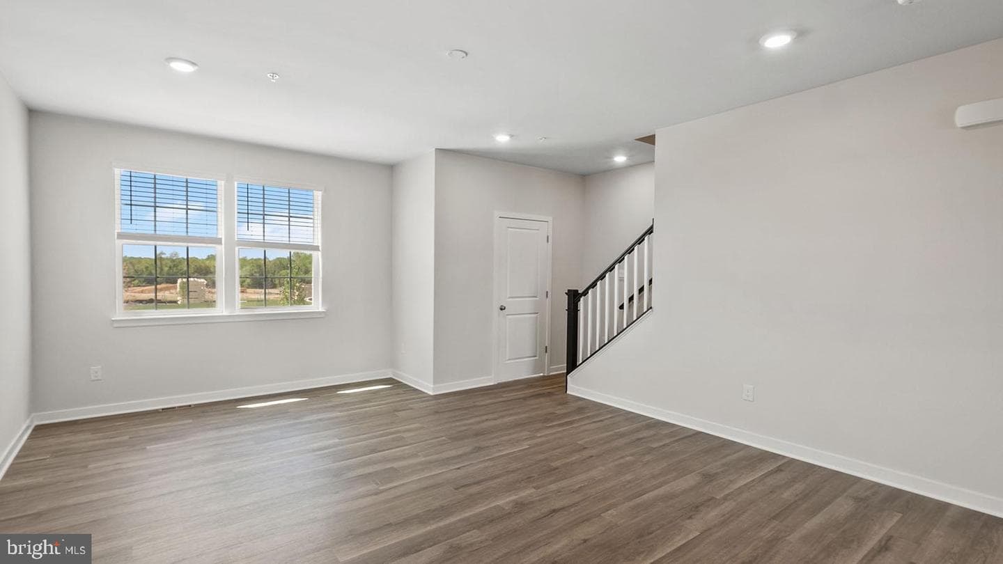 7543 Silver Thread Way photo 25