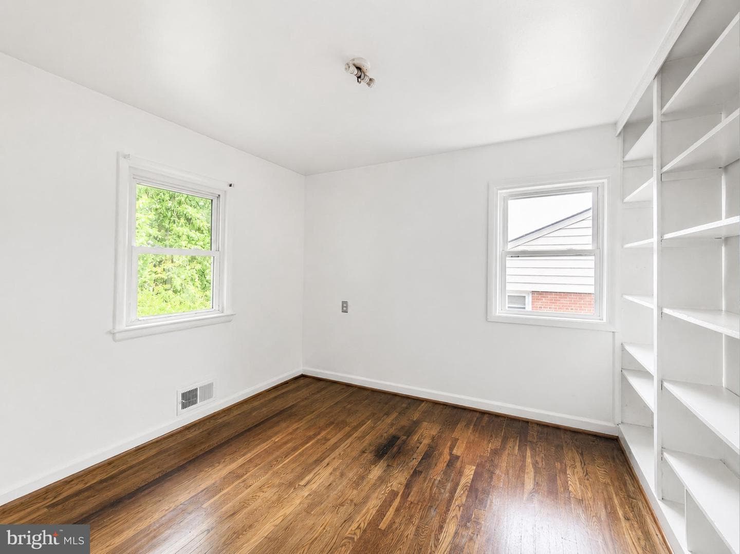 6806 Beacon Place photo 13