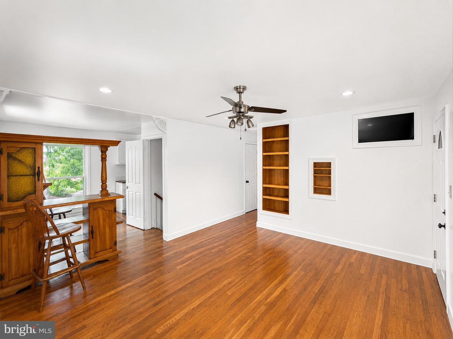 6806 Beacon Place photo 8