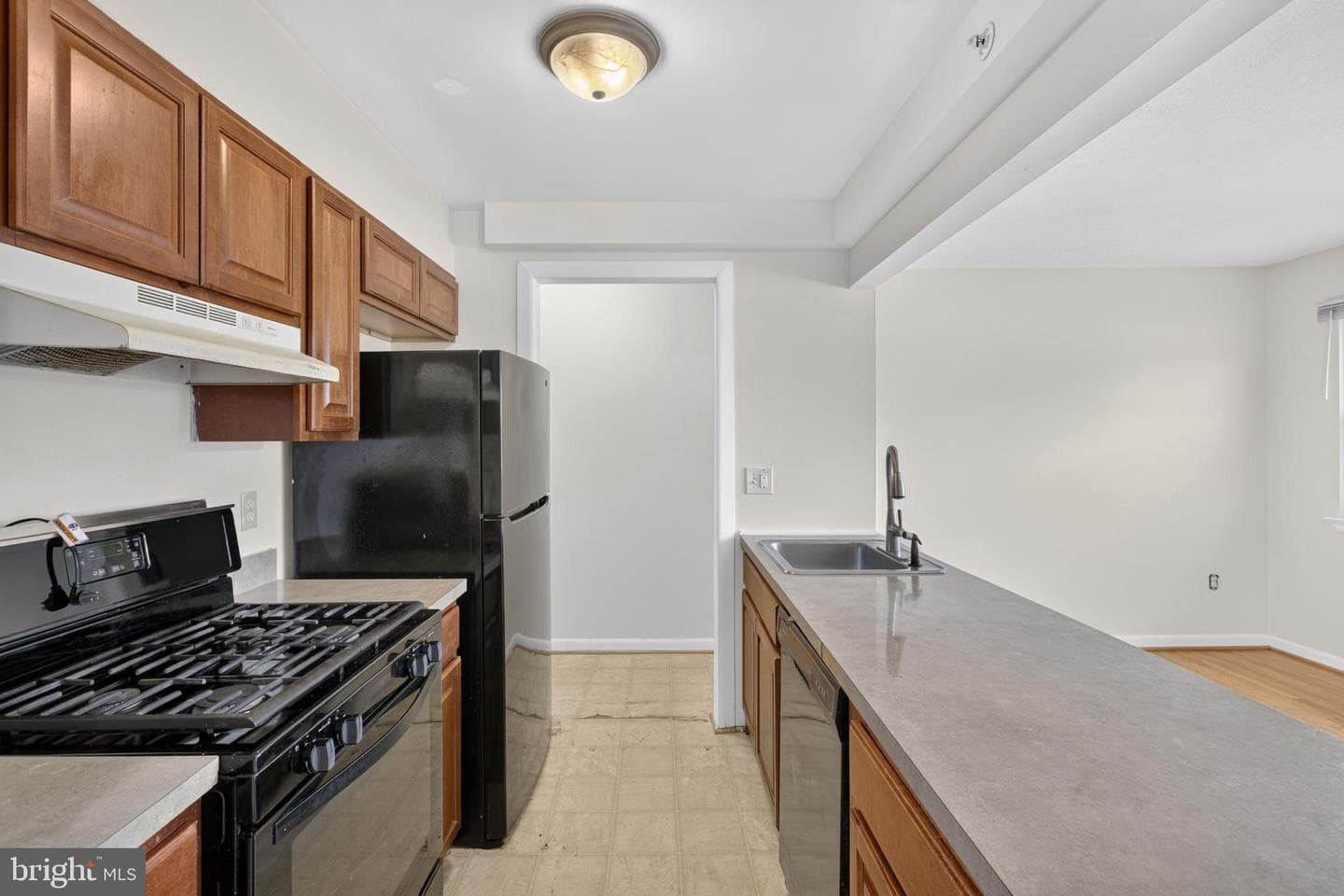 2931 Sunset Lane photo 4