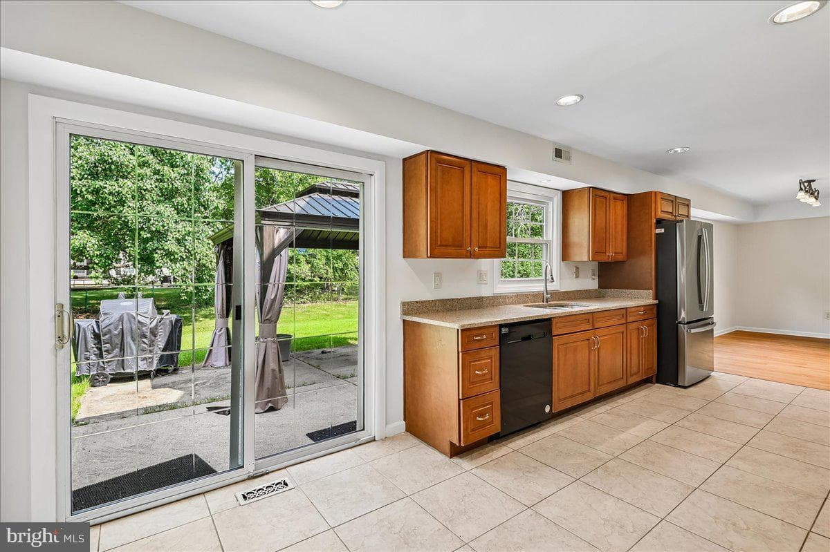 12218 Valerie Lane photo 15