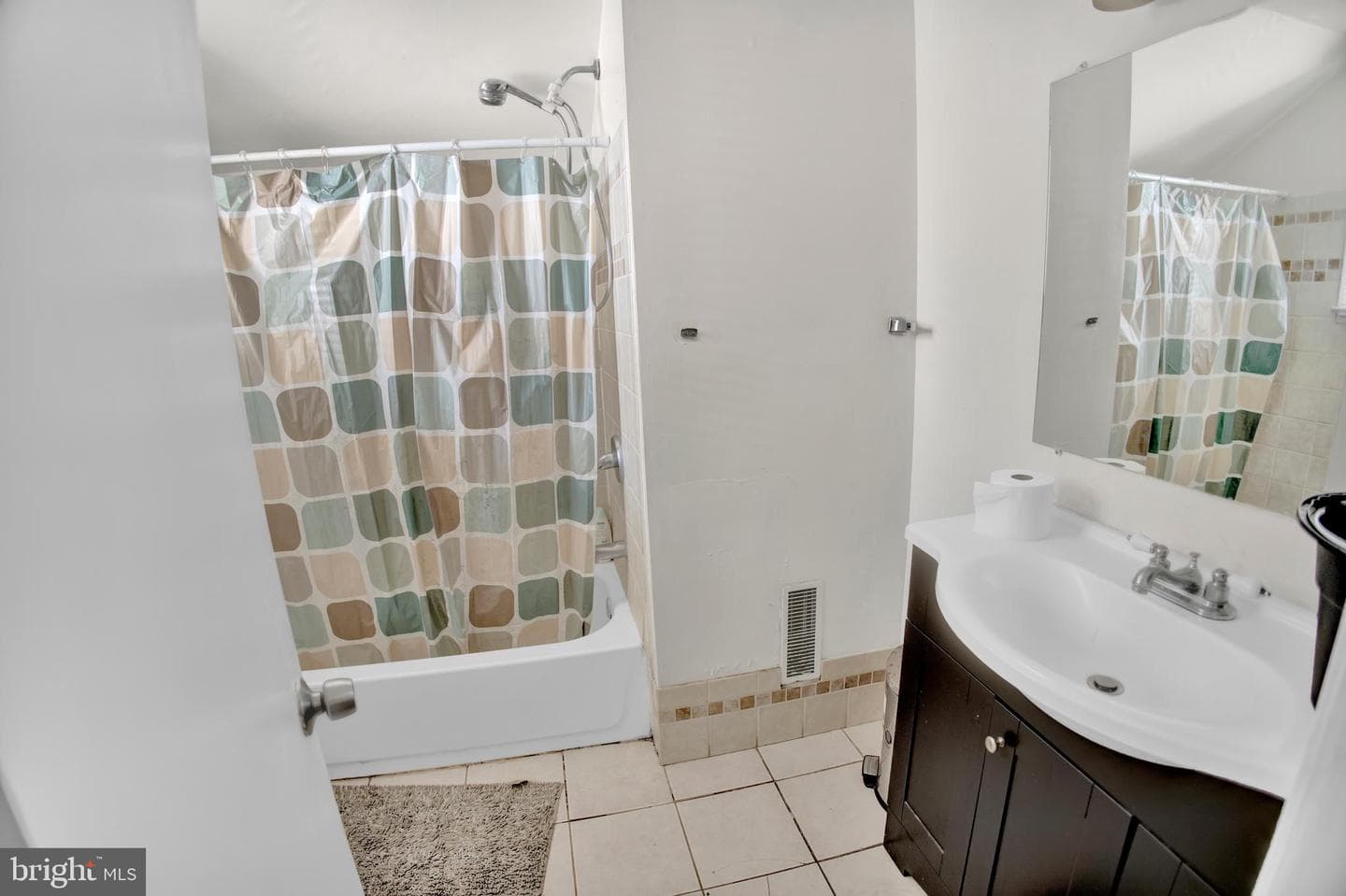 8526 Adelphi Road photo 11