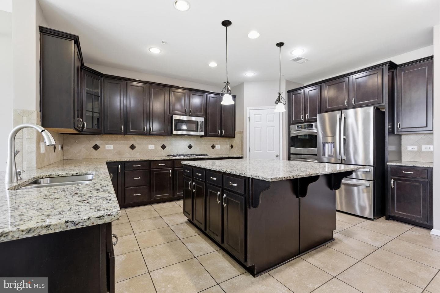 2700 Lake Forest Drive photo 15