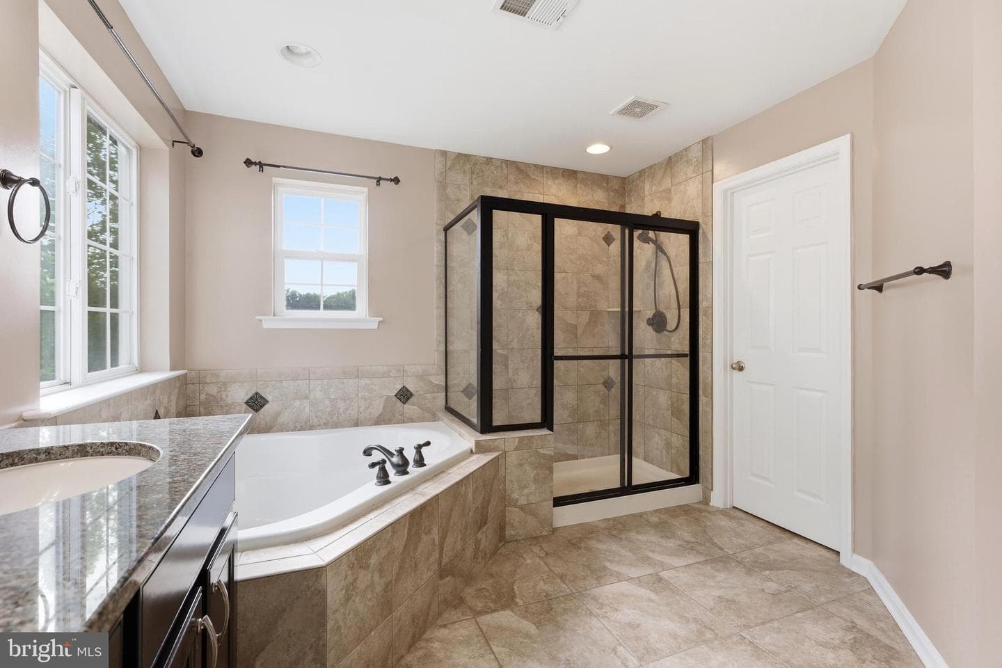 2700 Lake Forest Drive photo 28
