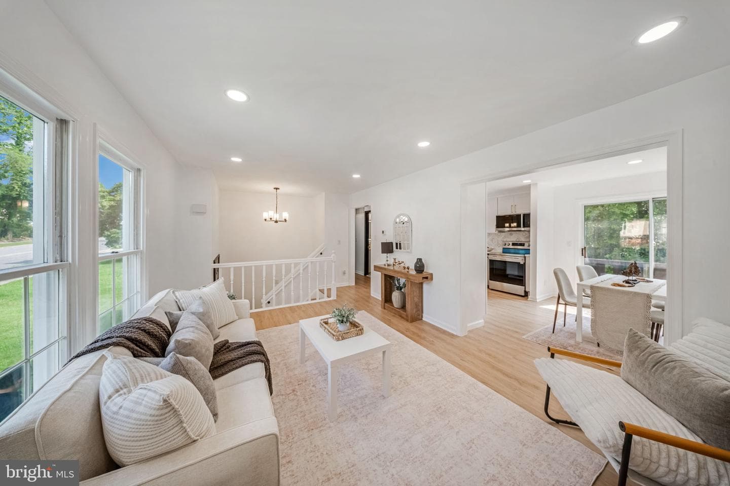 2406 Timbercrest Drive photo 4