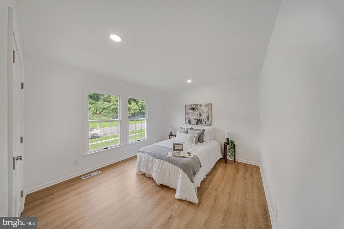2406 Timbercrest Drive photo 9