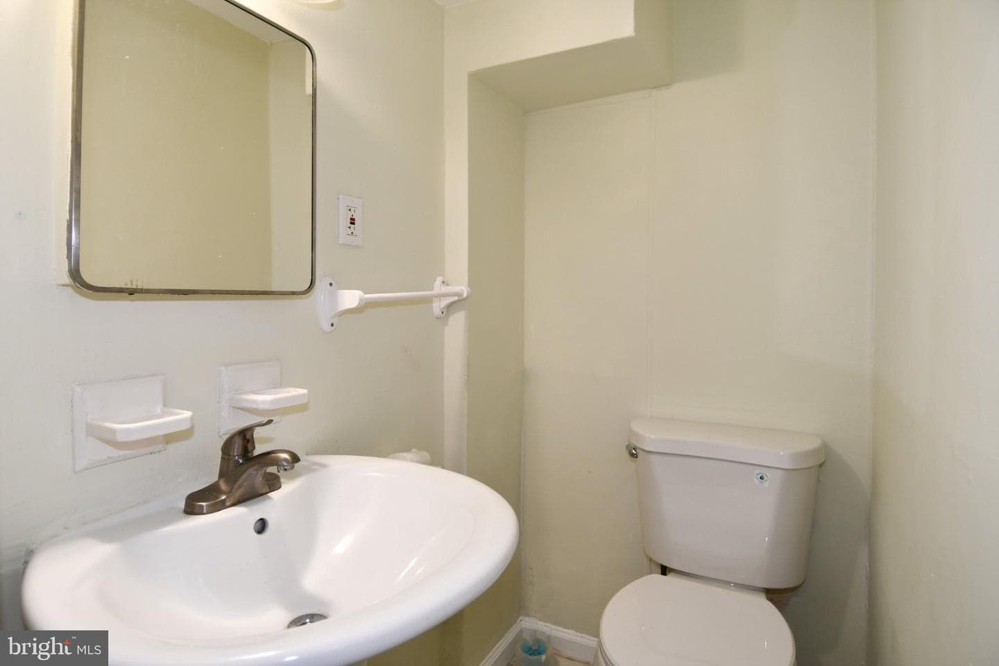 7768 Burnside Road photo 13