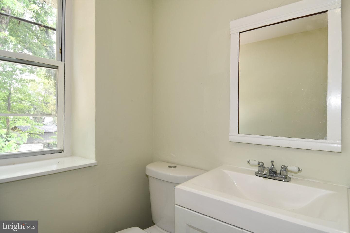 7768 Burnside Road photo 22