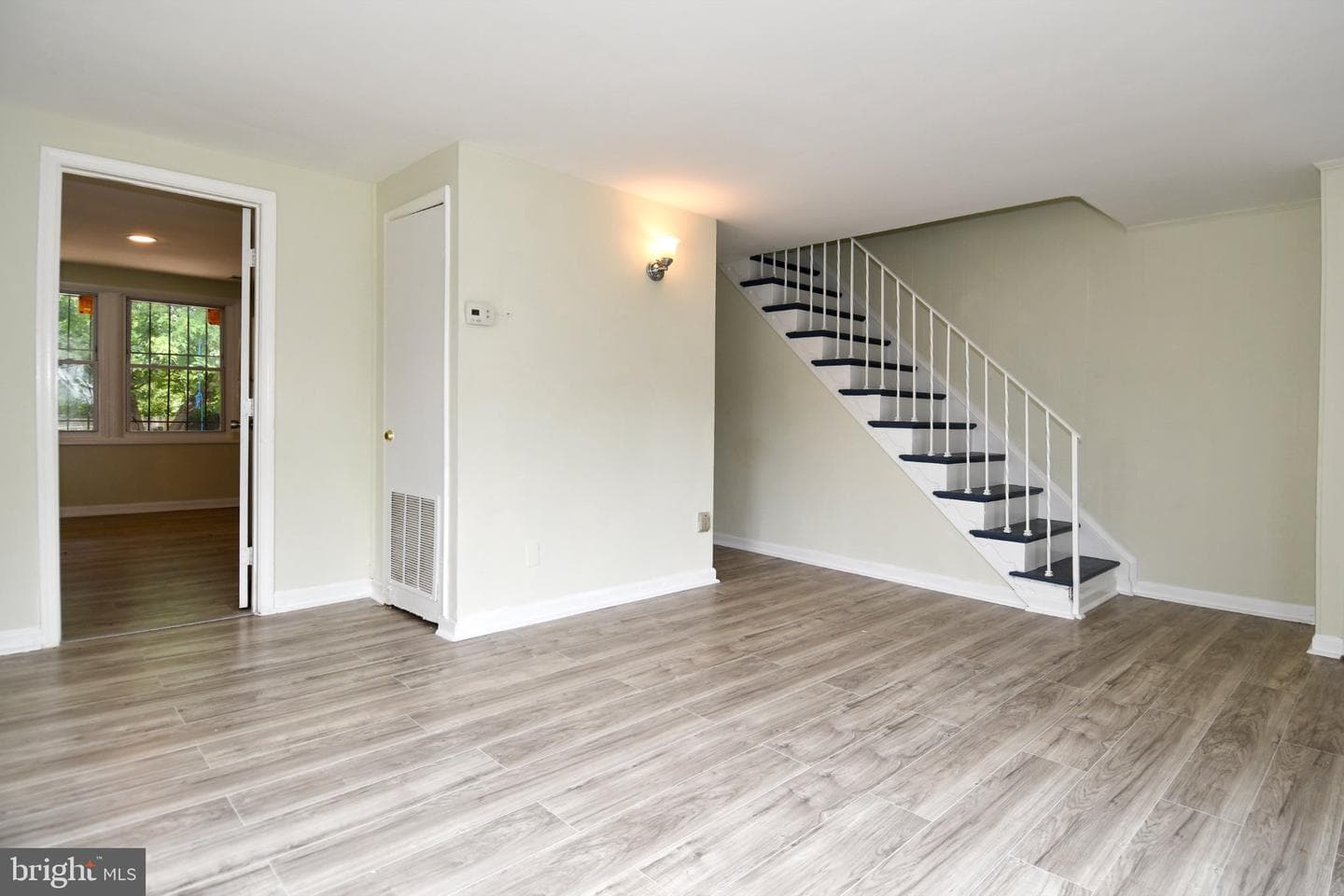 7768 Burnside Road photo 3
