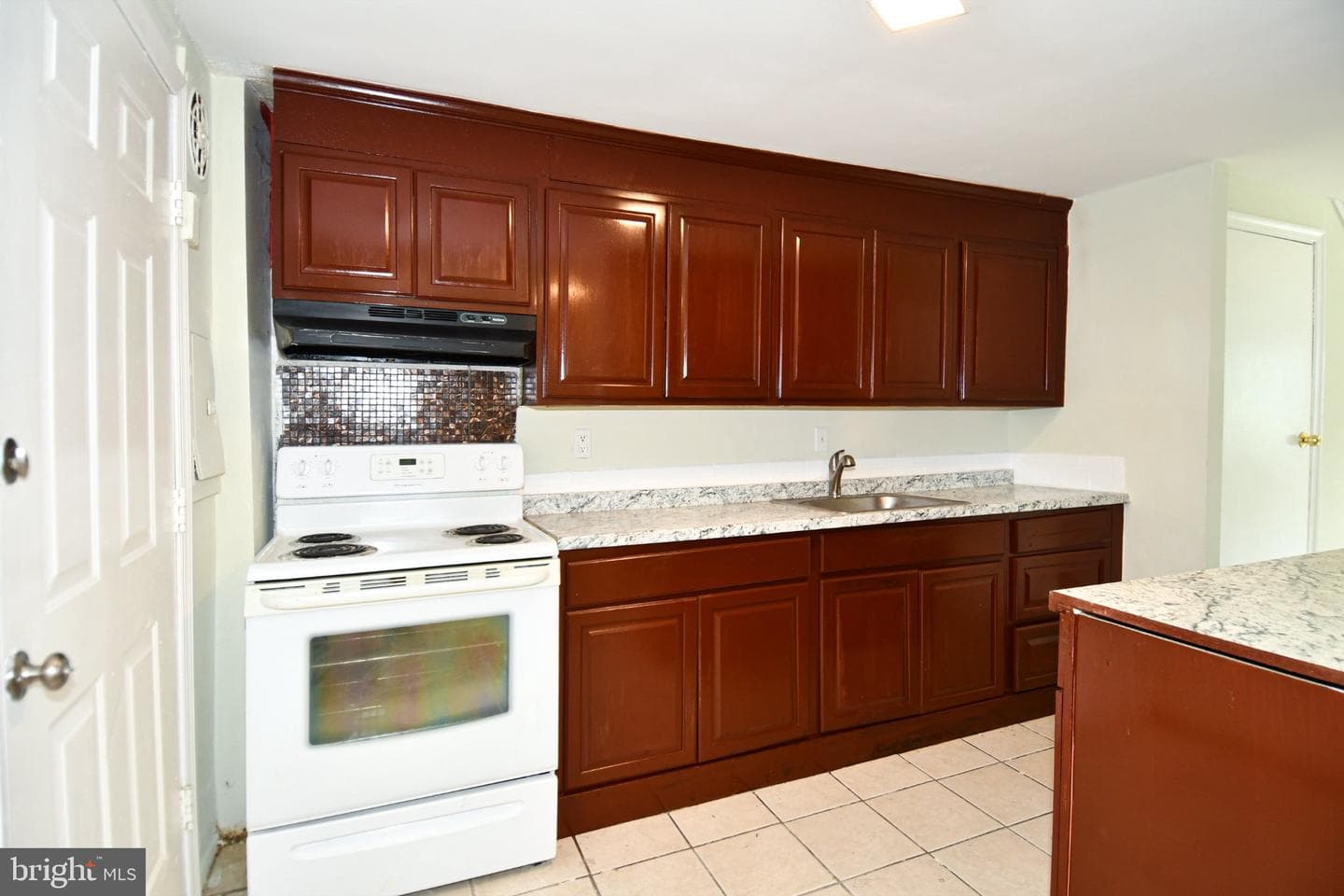 7768 Burnside Road photo 5