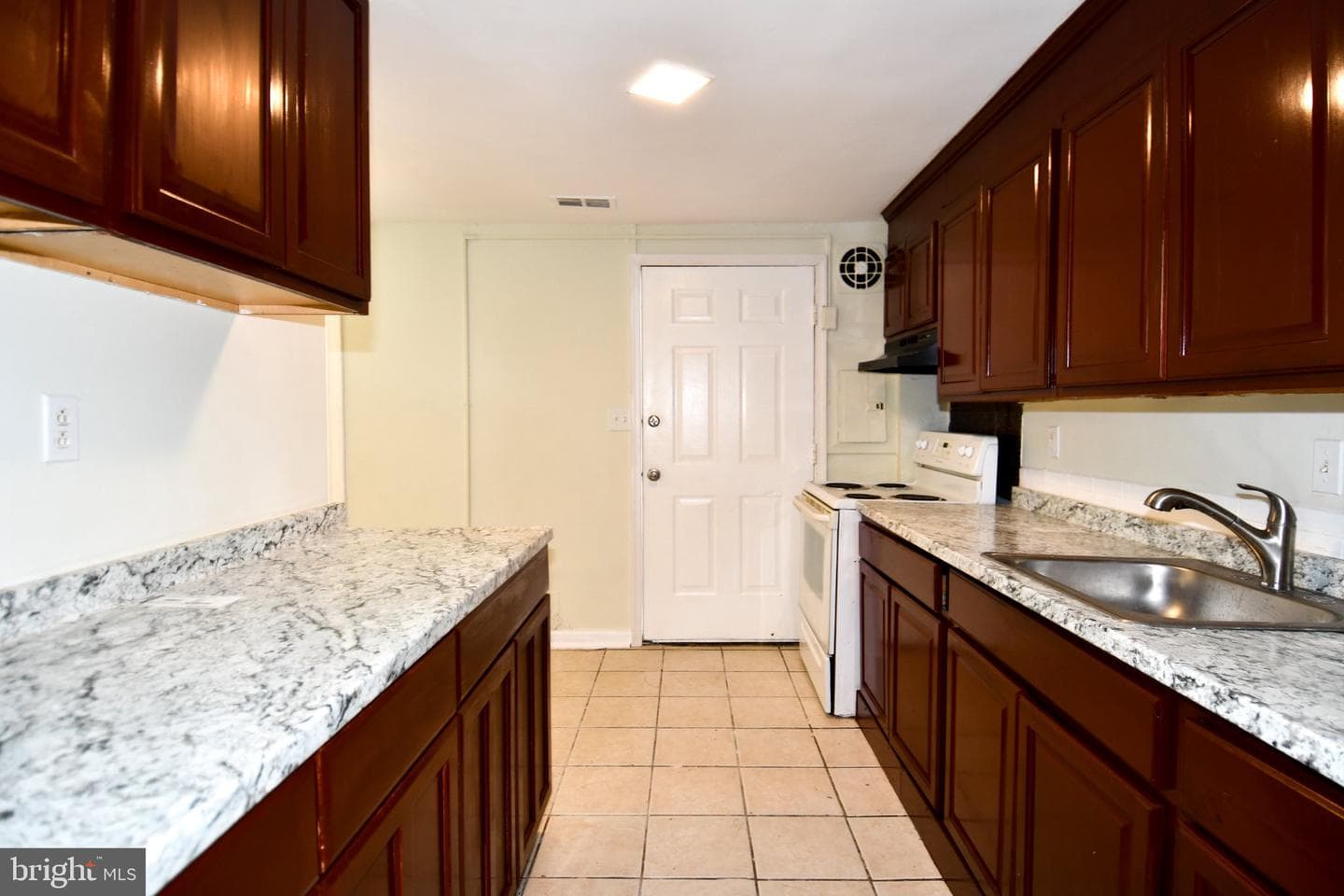 7768 Burnside Road photo 7
