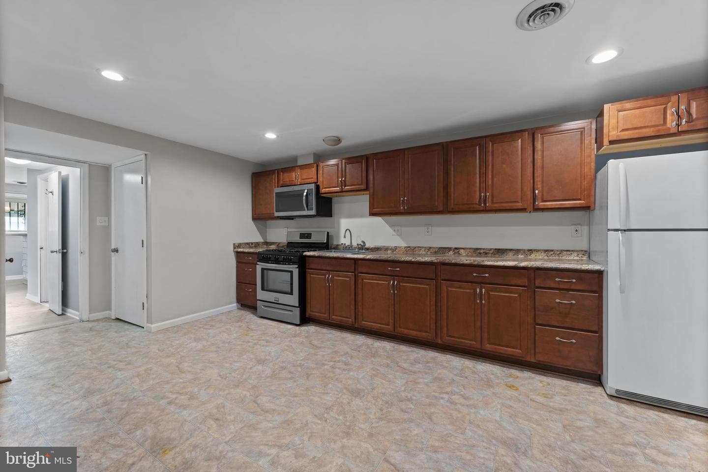7308 Kipling Parkway photo 32