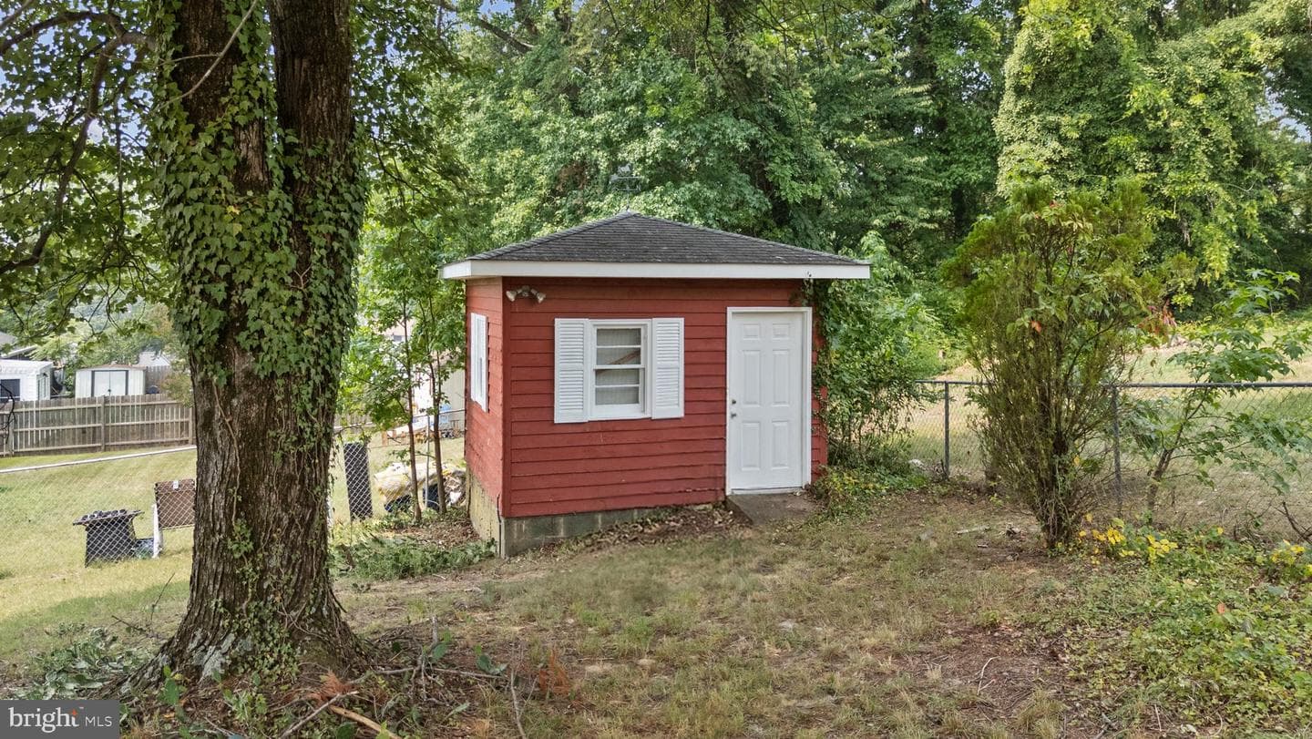 7308 Kipling Parkway photo 36