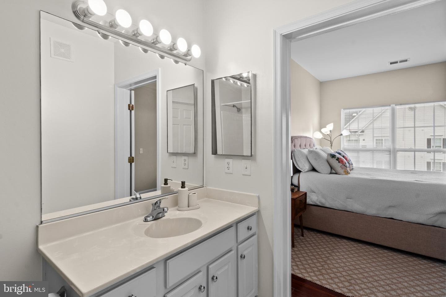 15612 Everglade Lane #401 photo 14