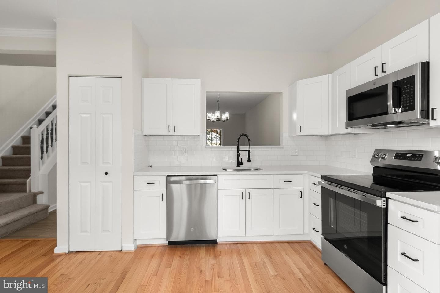 6916 Flag Harbor Drive photo 6