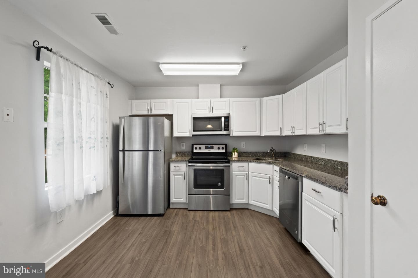 1020 West Court #10 photo 7