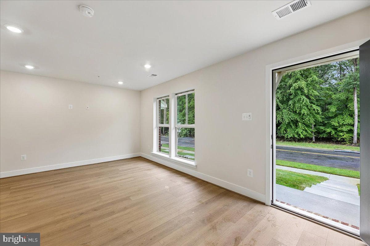 16608 Breezeway Alley photo 5