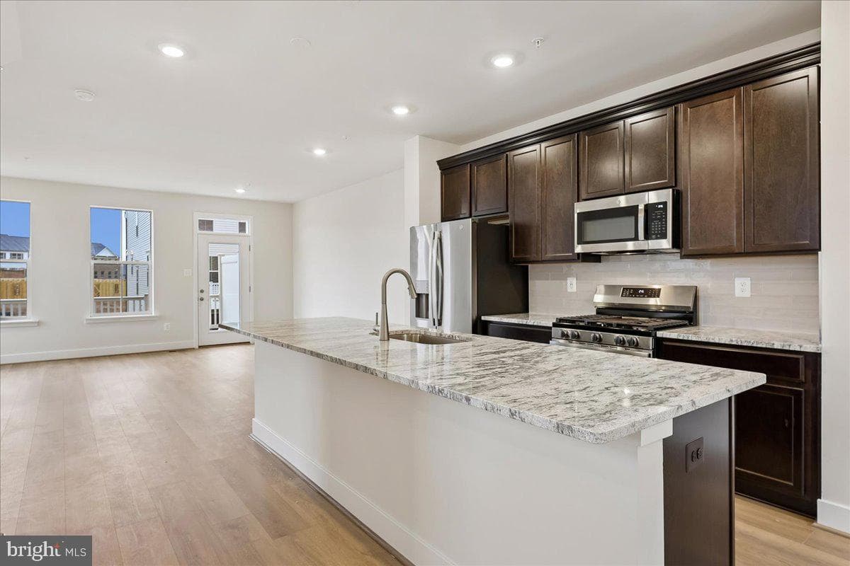 16608 Breezeway Alley photo 8