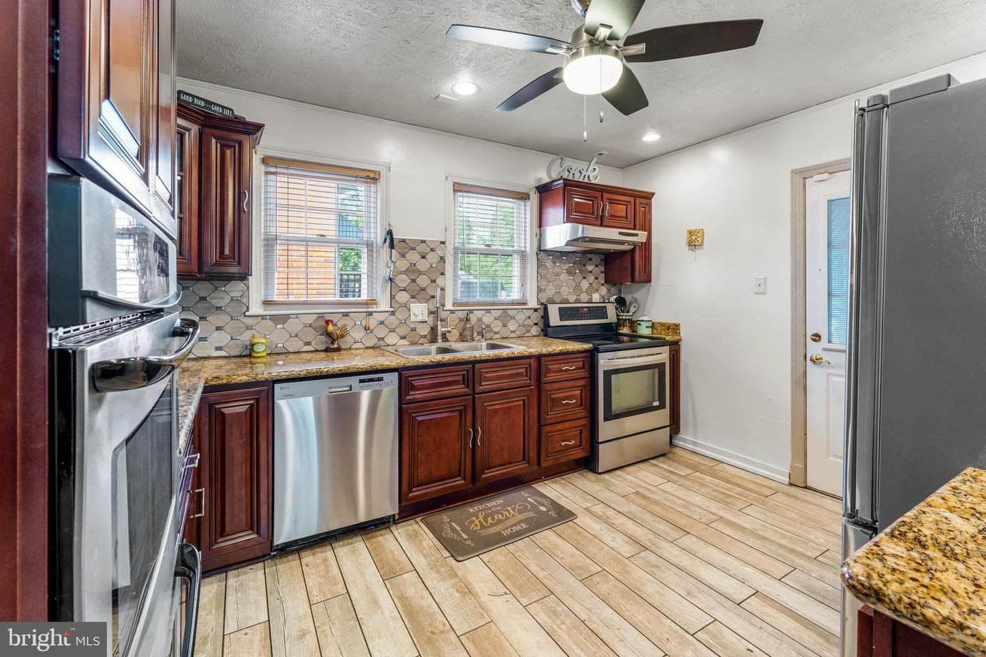 6328 Foster Street photo 10