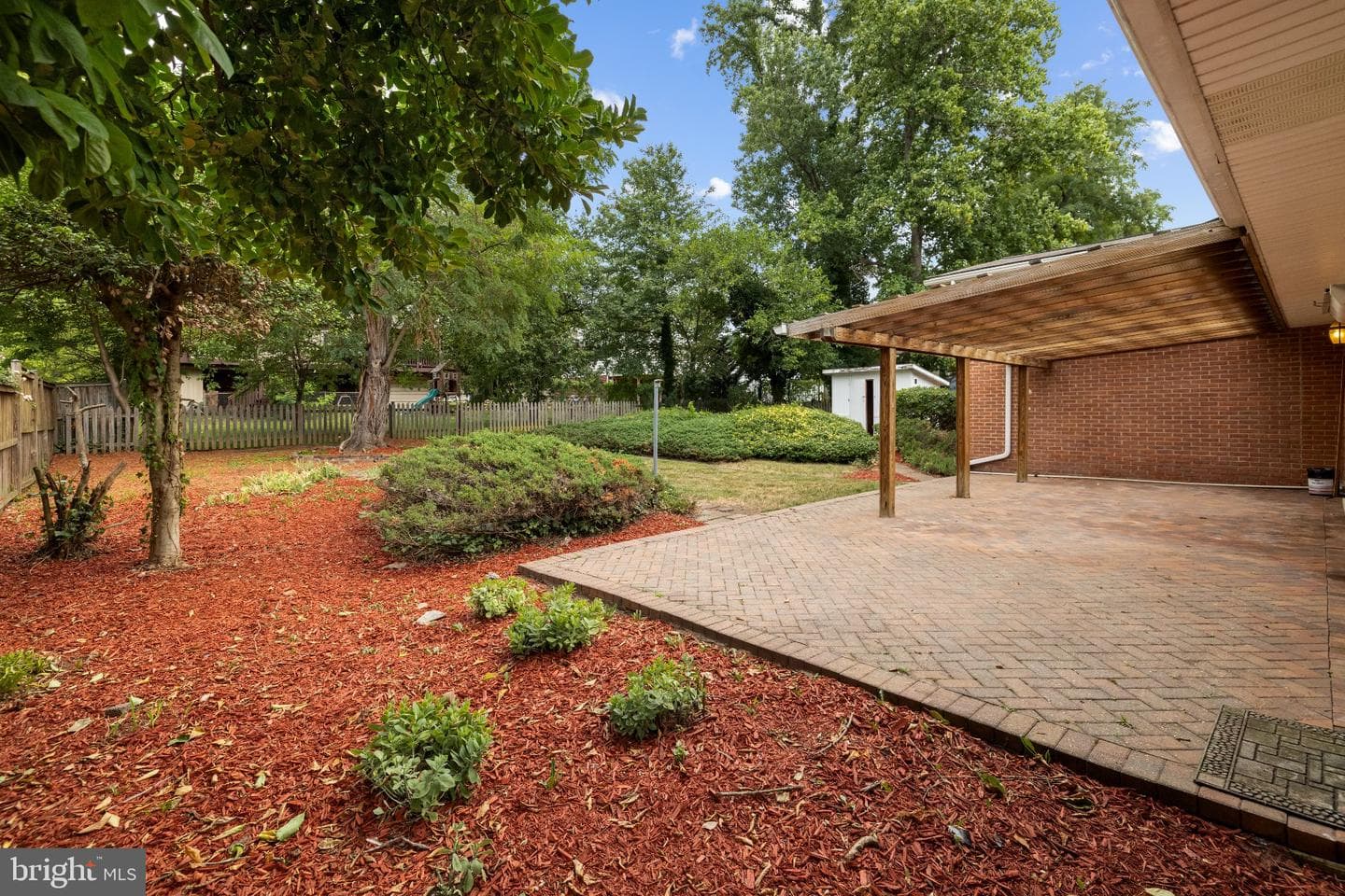 2200 Rosecroft Boulevard photo 3