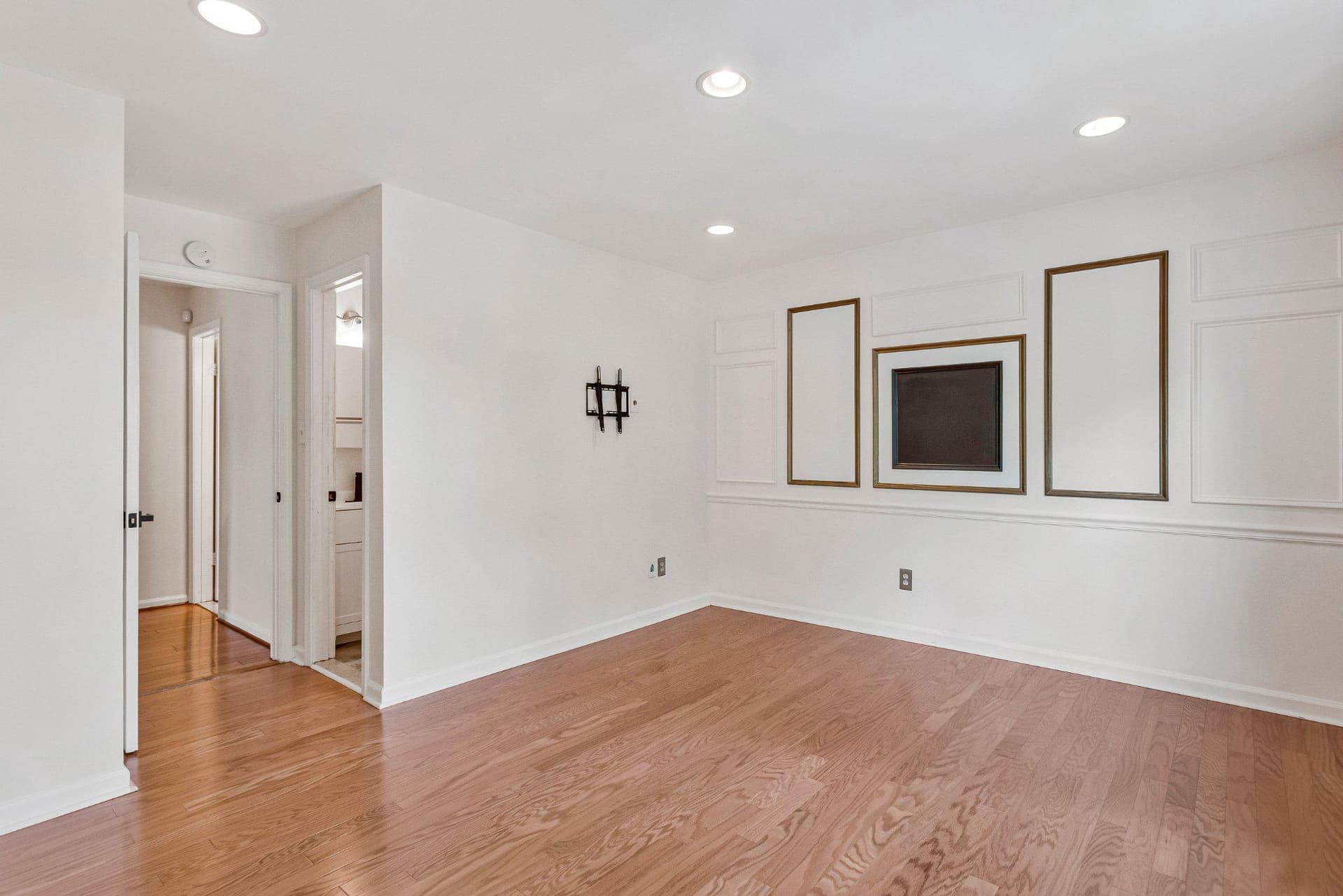 3001 N Dale photo 18