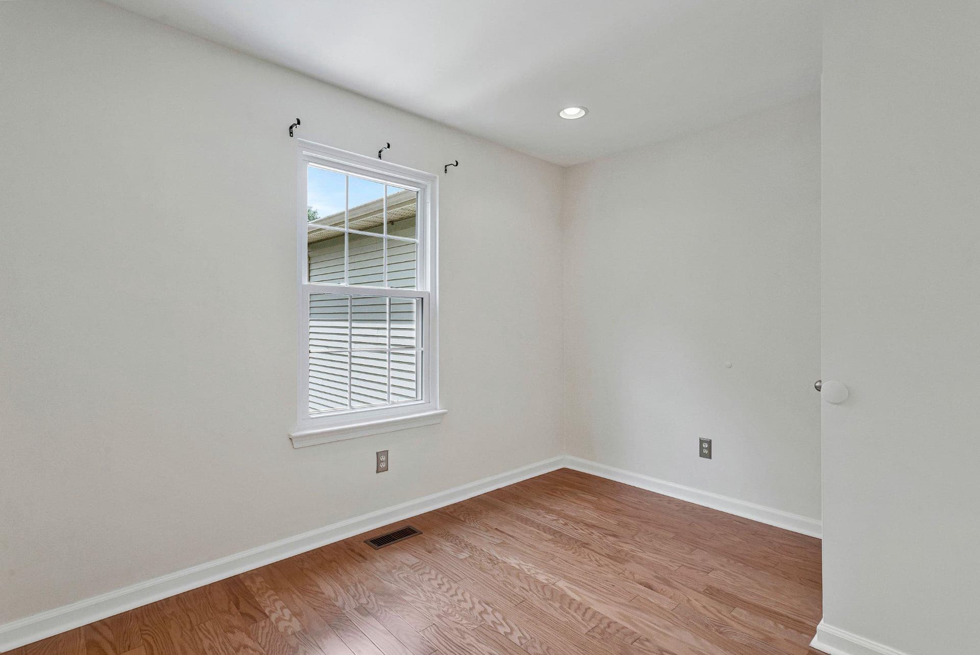 3001 N Dale photo 22