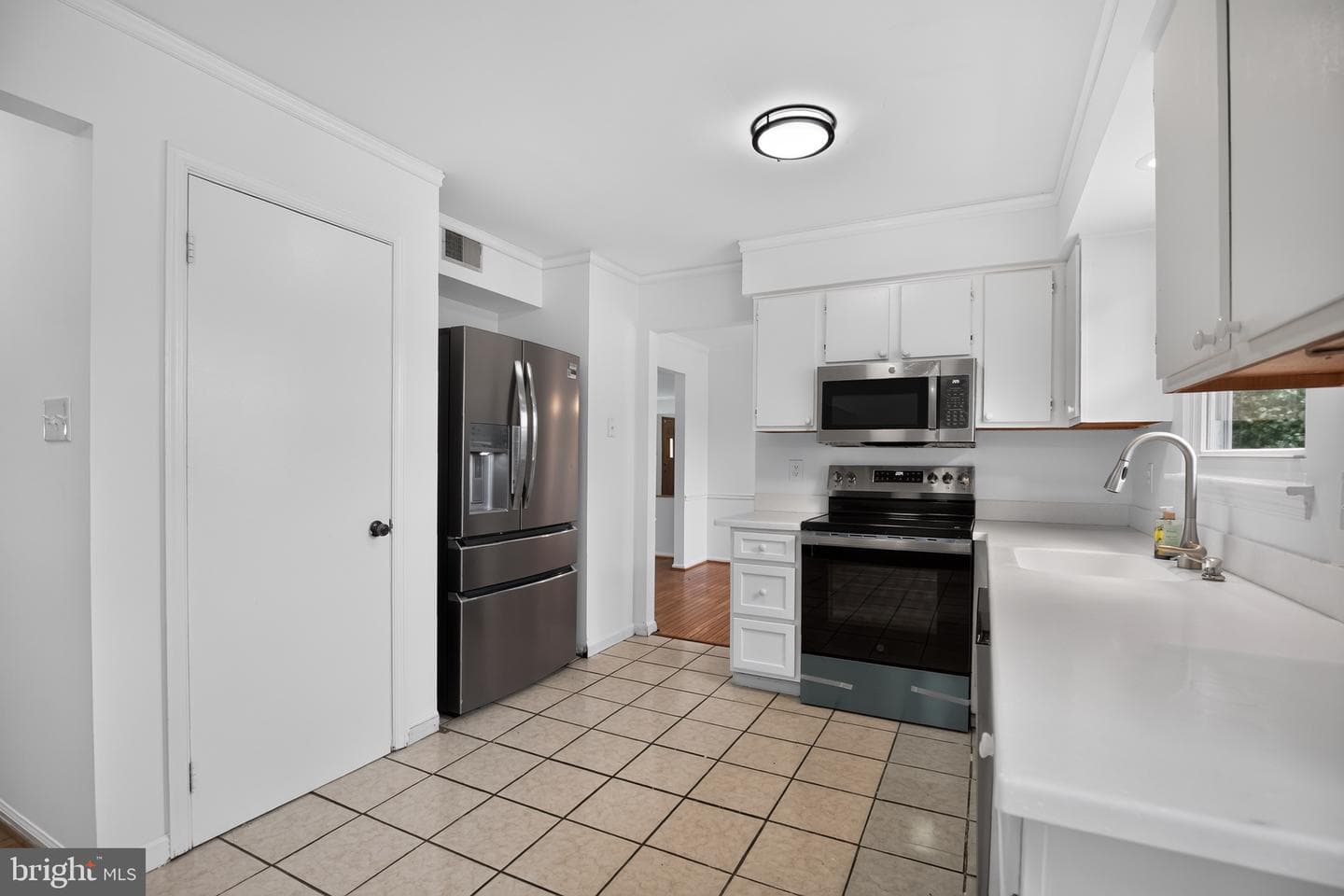 5201 Aldershot Drive photo 8