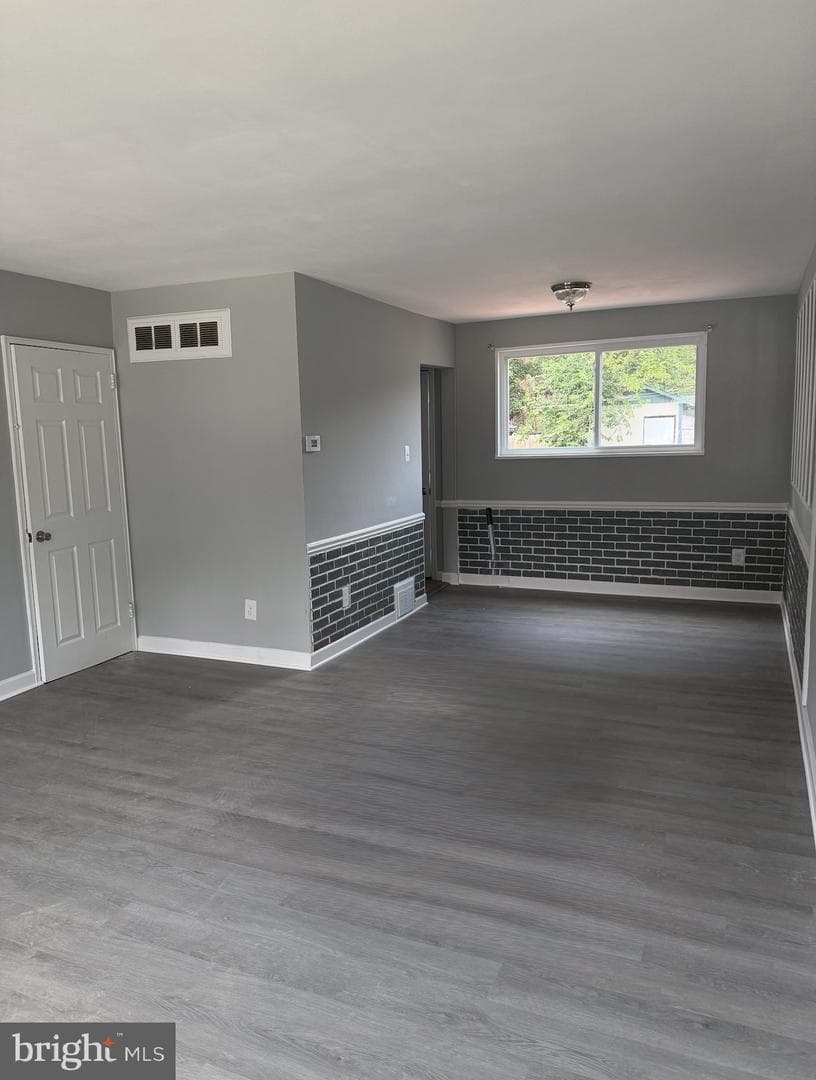 5826 Jamestown Road photo 3