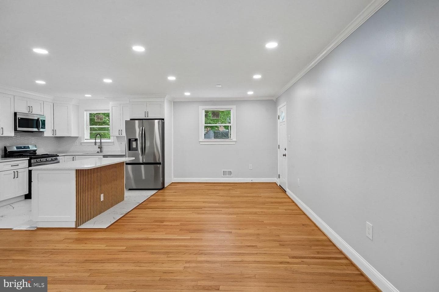6904 Fulford Street photo 7