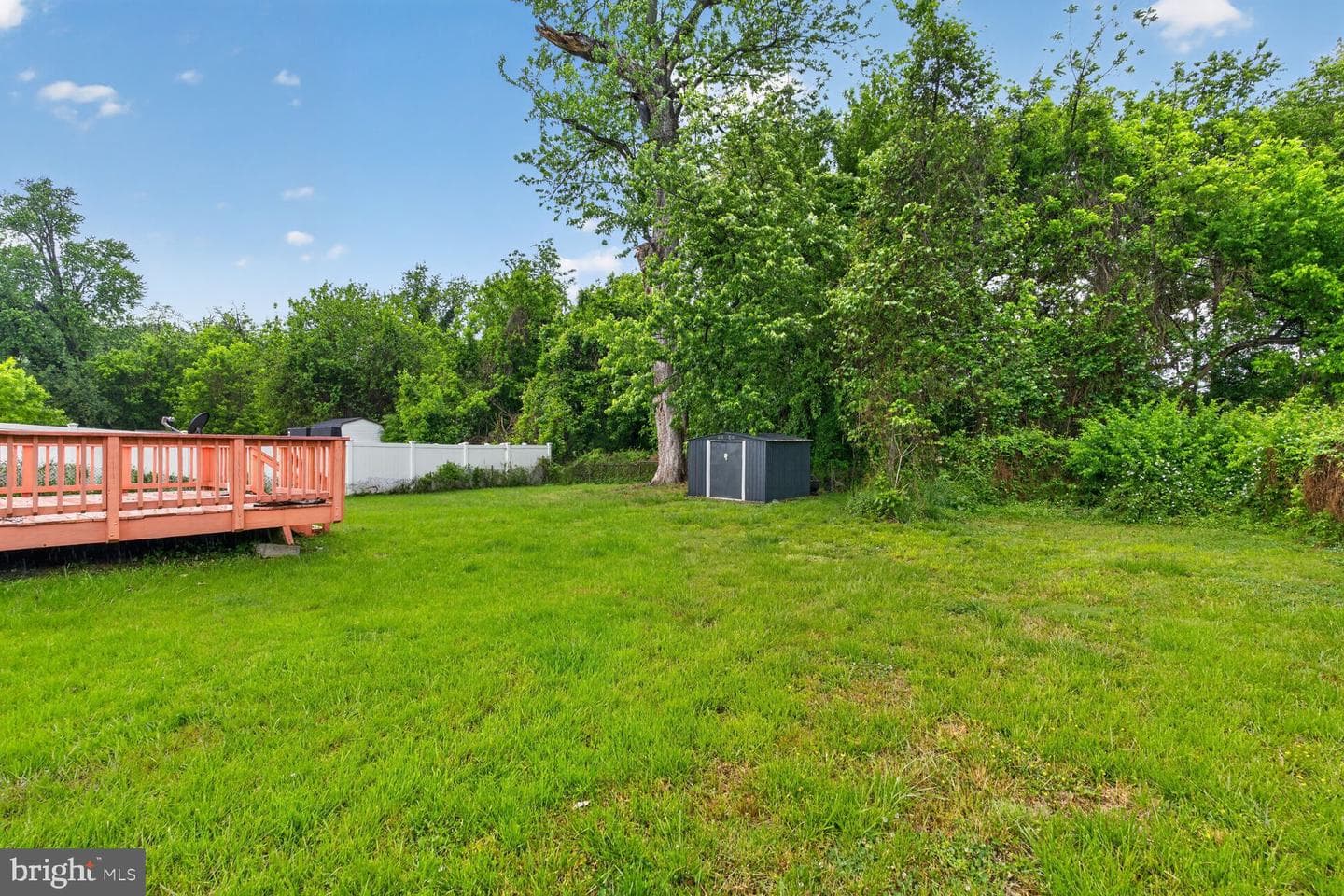 221 Seneca Drive photo 22