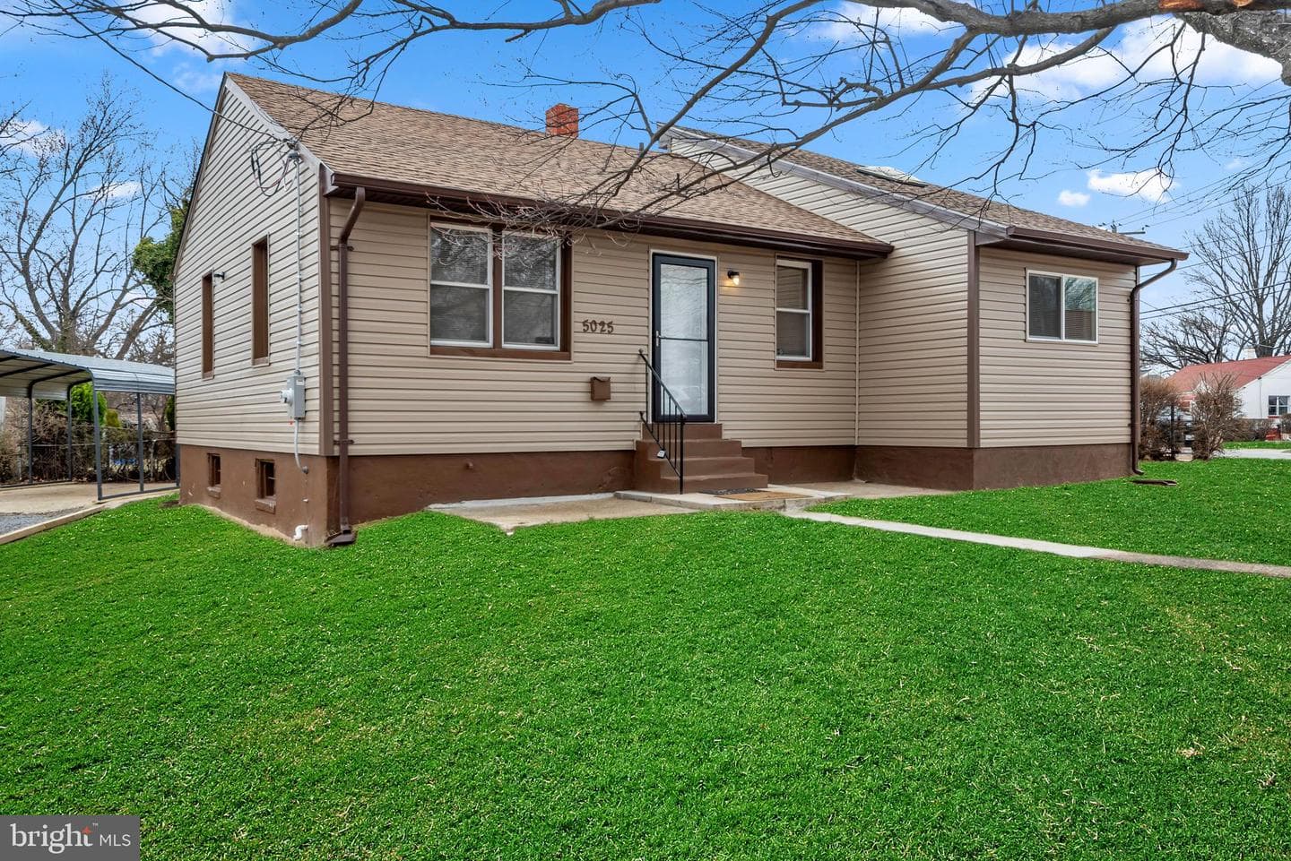 5025 Addison Road photo 2
