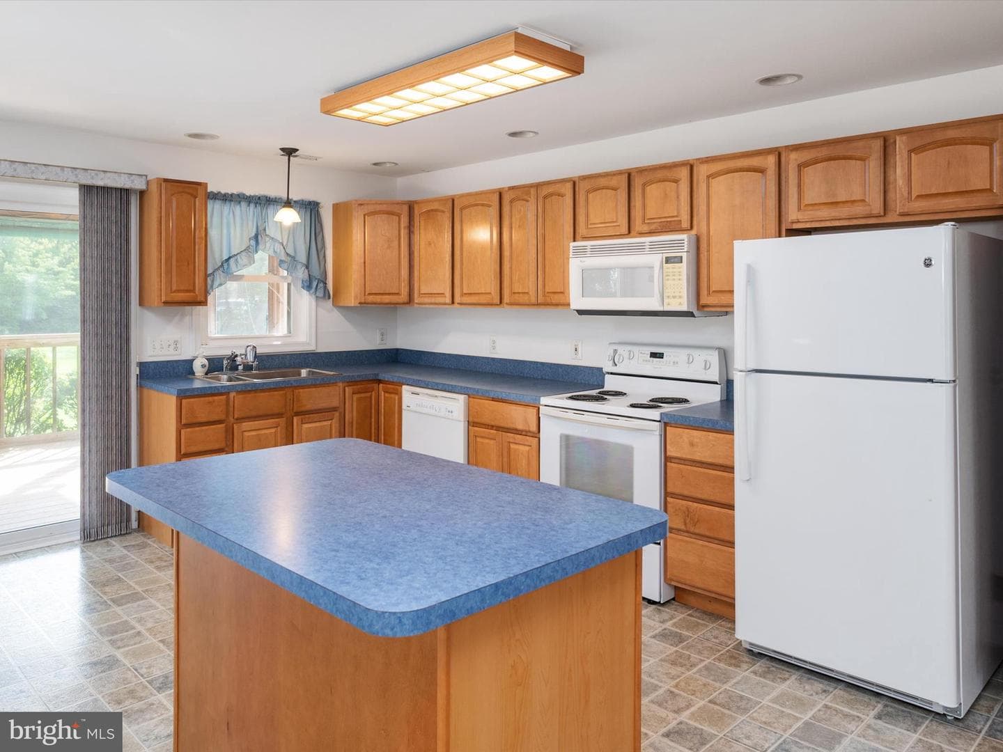 111 Birch Road photo 5