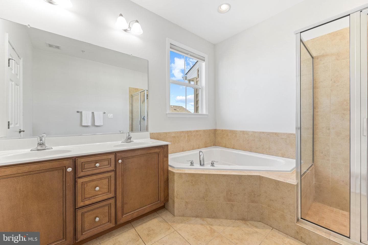 211 Keenan Way photo 39