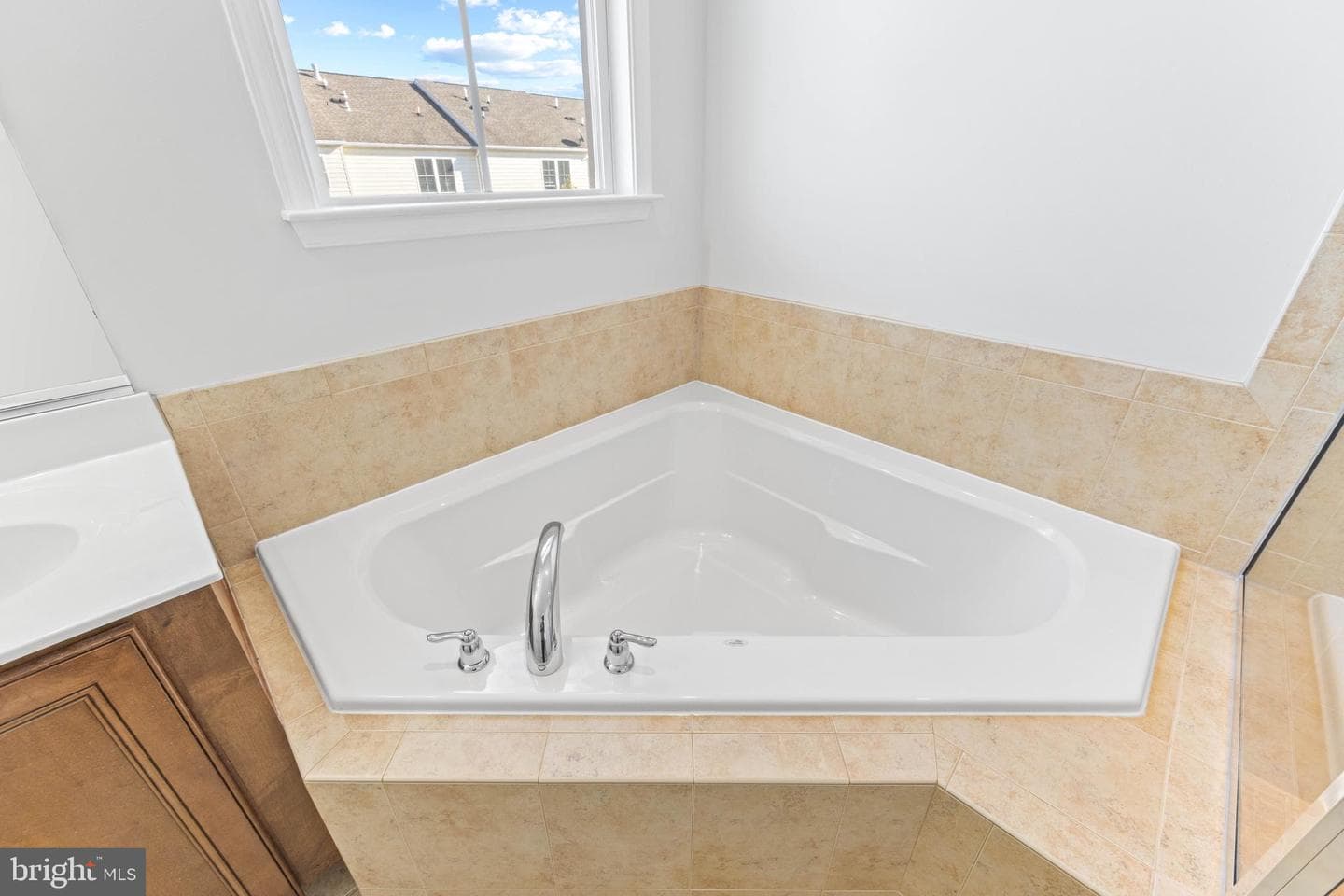 211 Keenan Way photo 40
