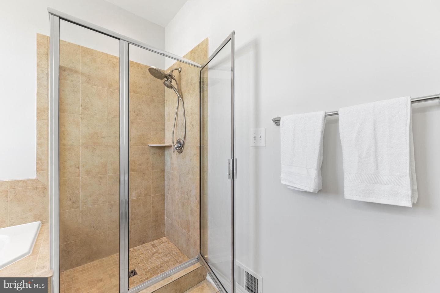 211 Keenan Way photo 41