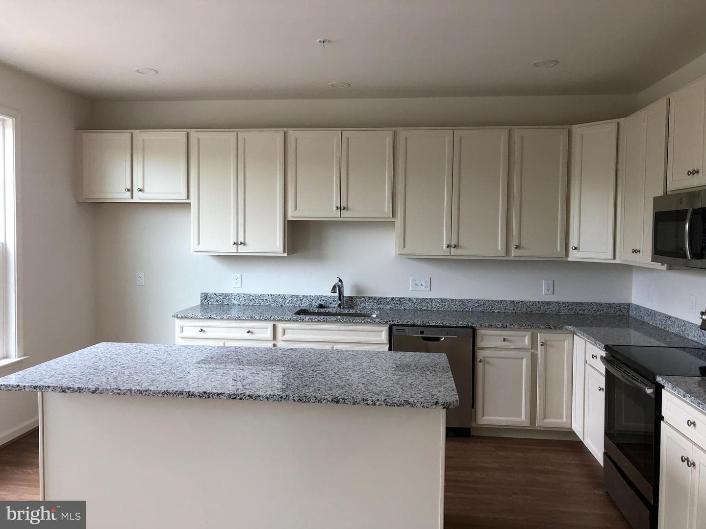 233 Jessica Lyn Avenue photo 19