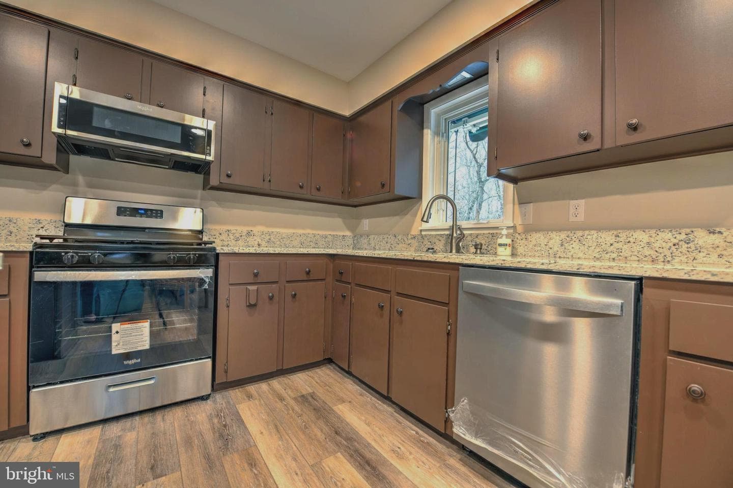 121 Stanford Road photo 10