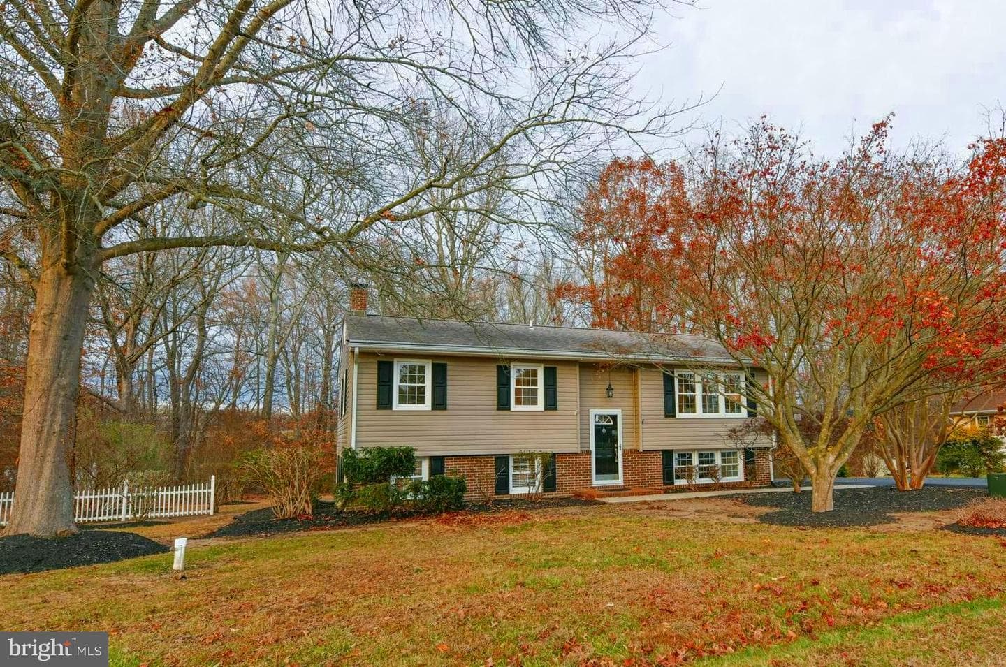 121 Stanford Road photo 2