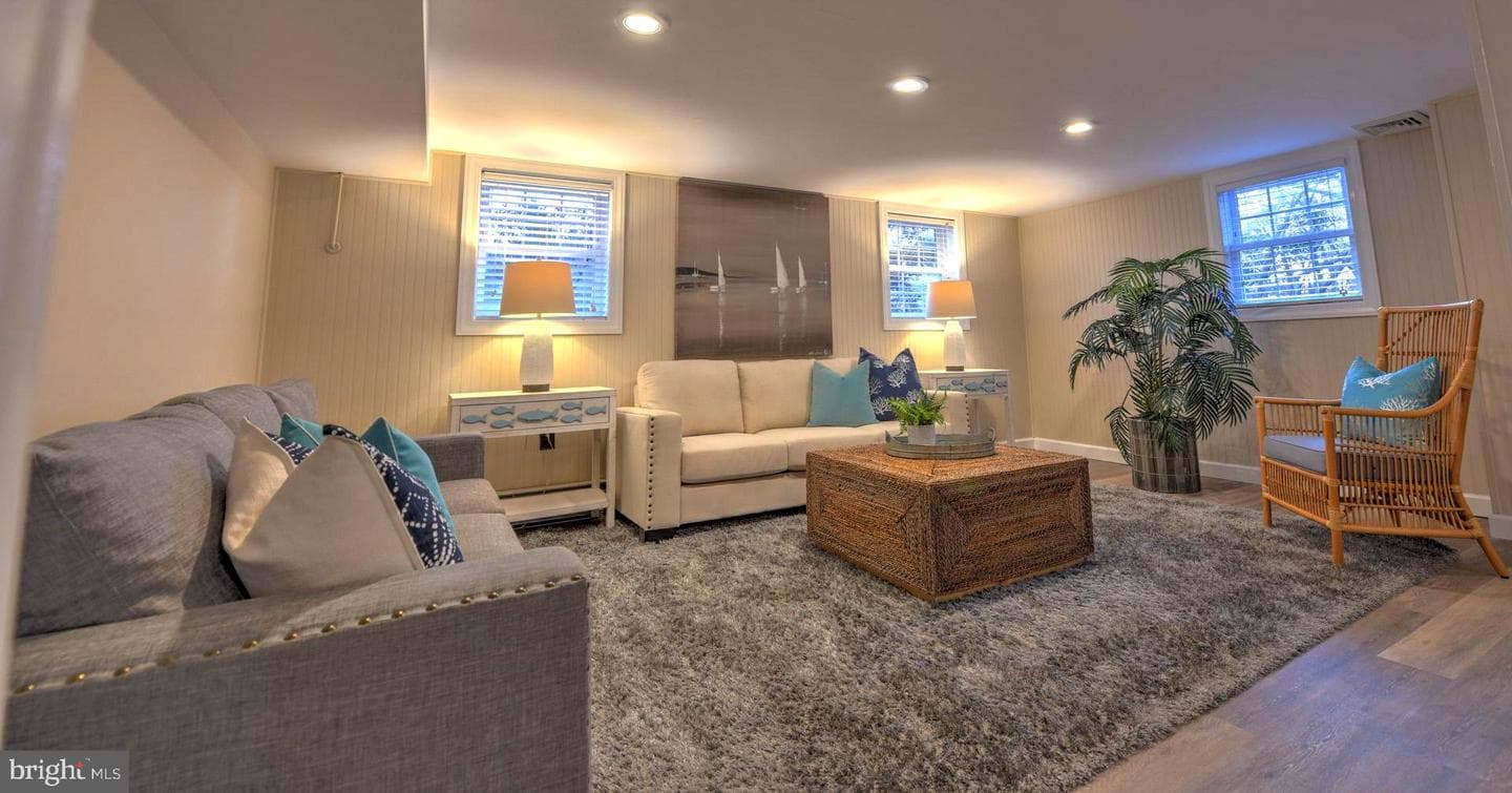 121 Stanford Road photo 22