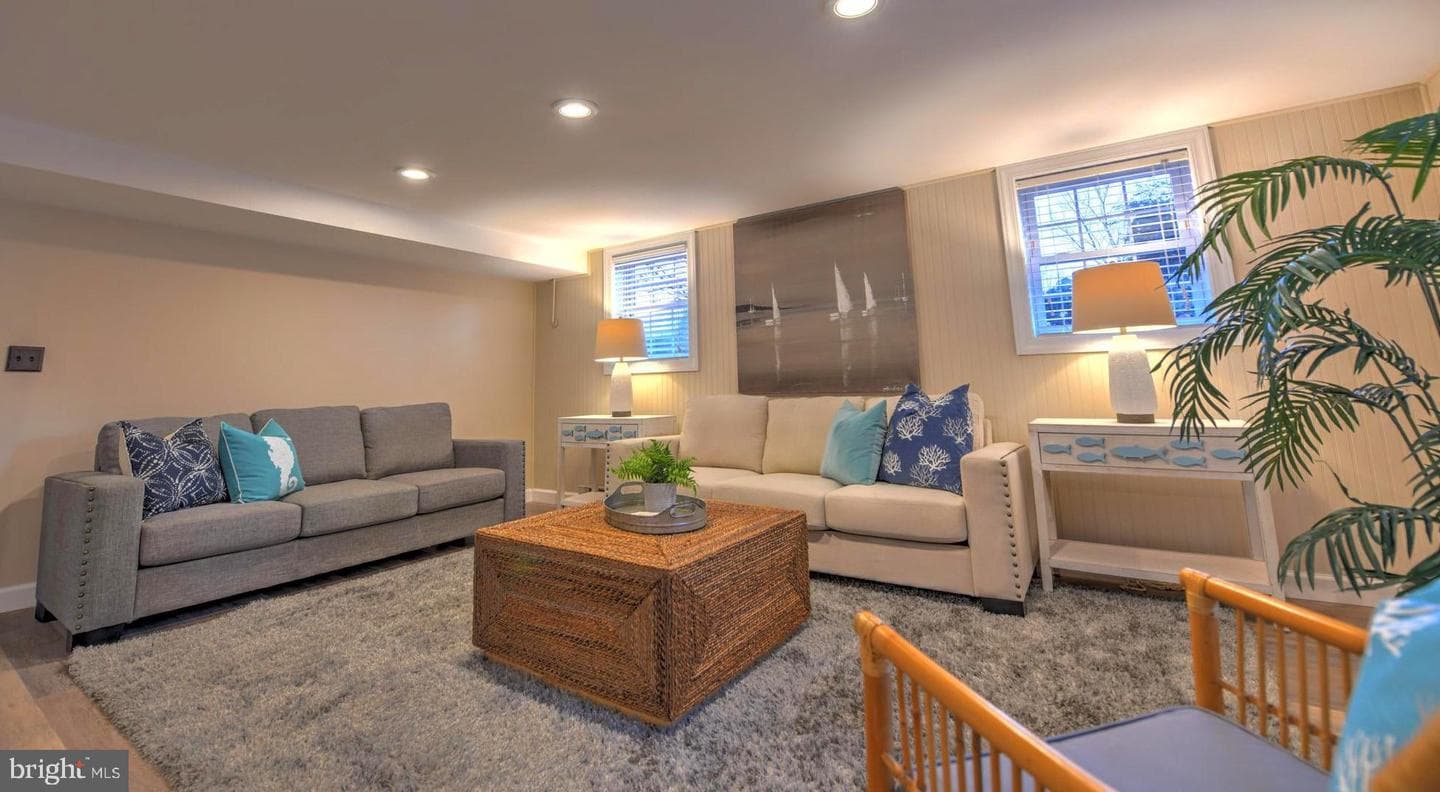 121 Stanford Road photo 24