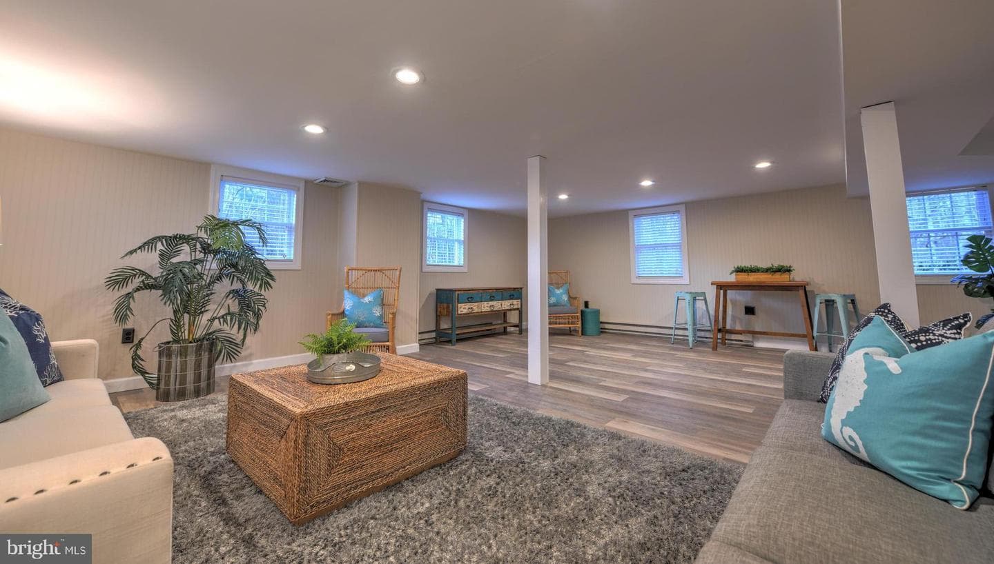121 Stanford Road photo 26