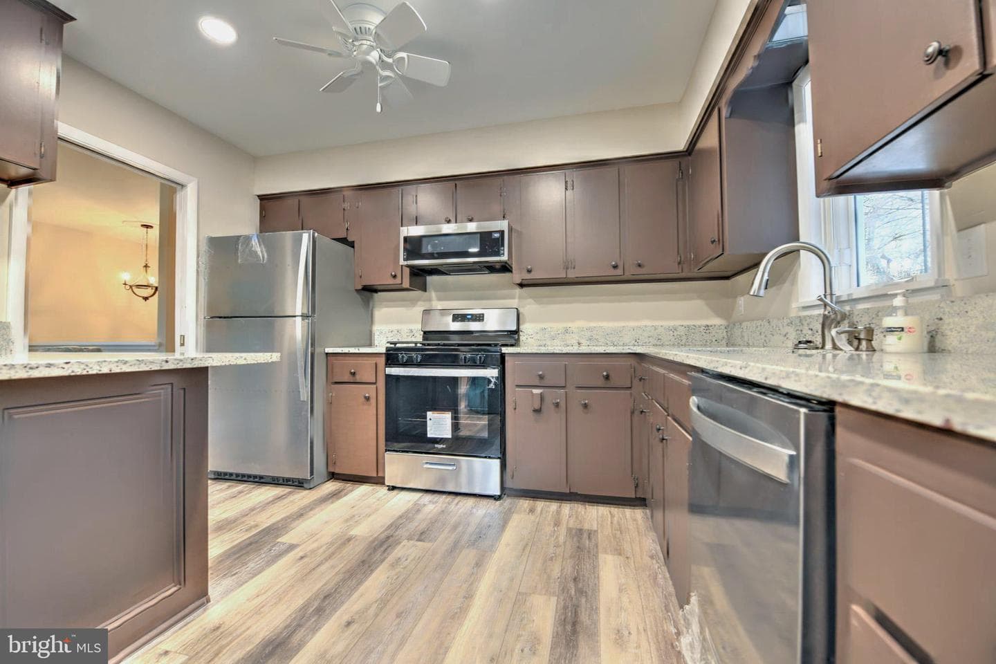 121 Stanford Road photo 7