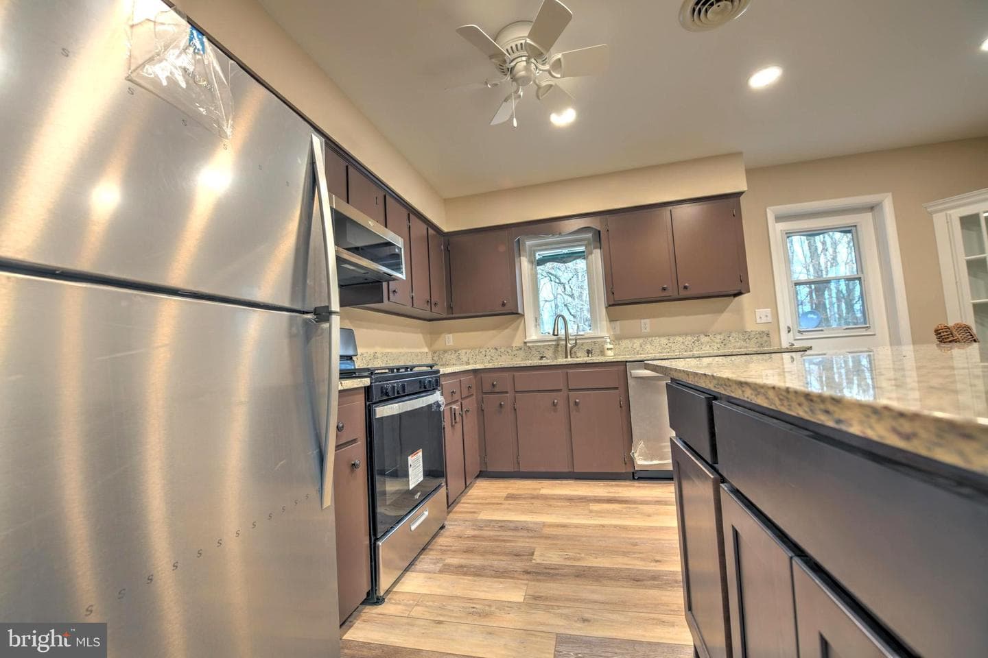121 Stanford Road photo 8