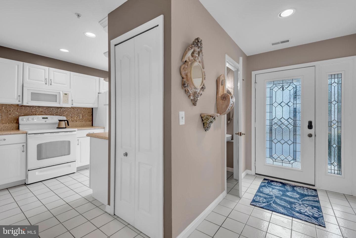 51 Queen Caroline Court photo 2