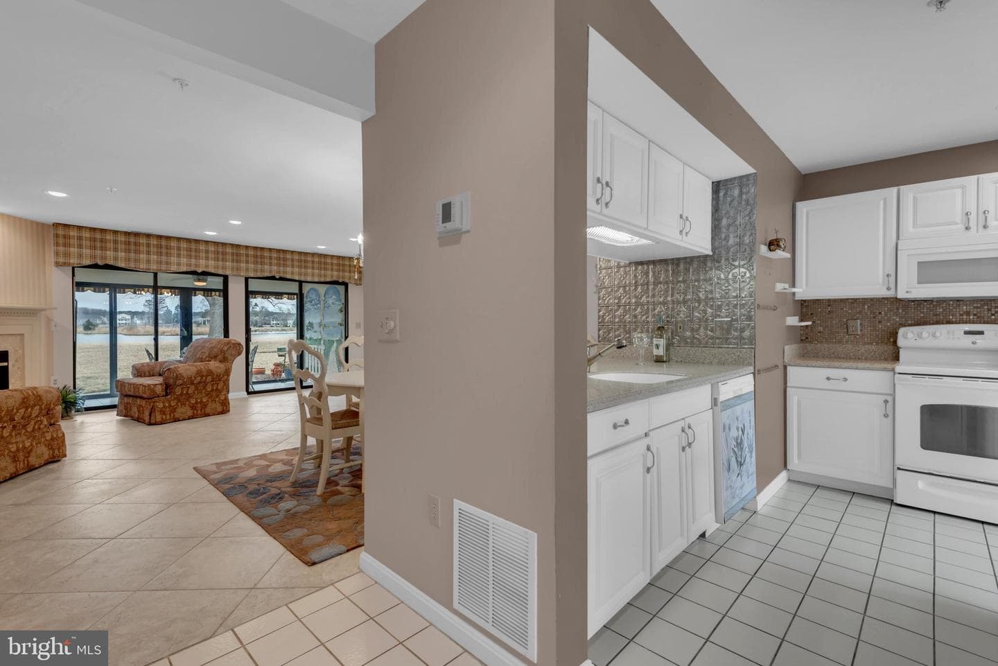 51 Queen Caroline Court photo 3