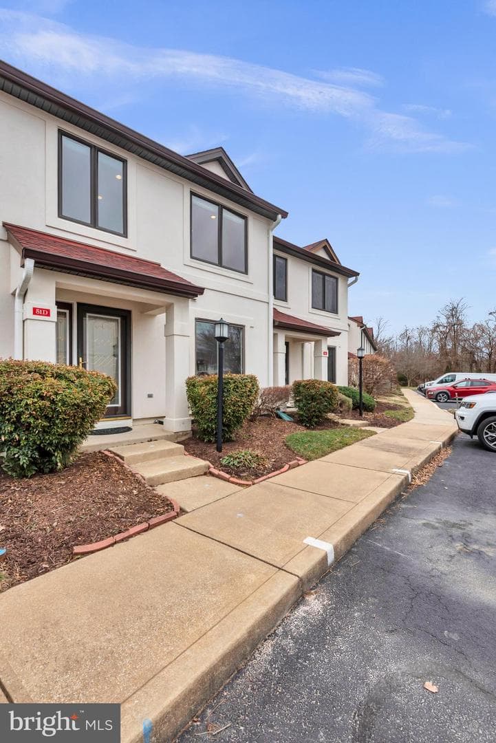 51 Queen Caroline Court photo 39
