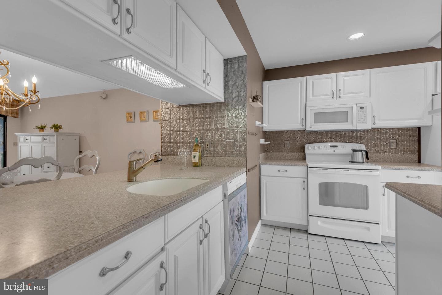 51 Queen Caroline Court photo 7