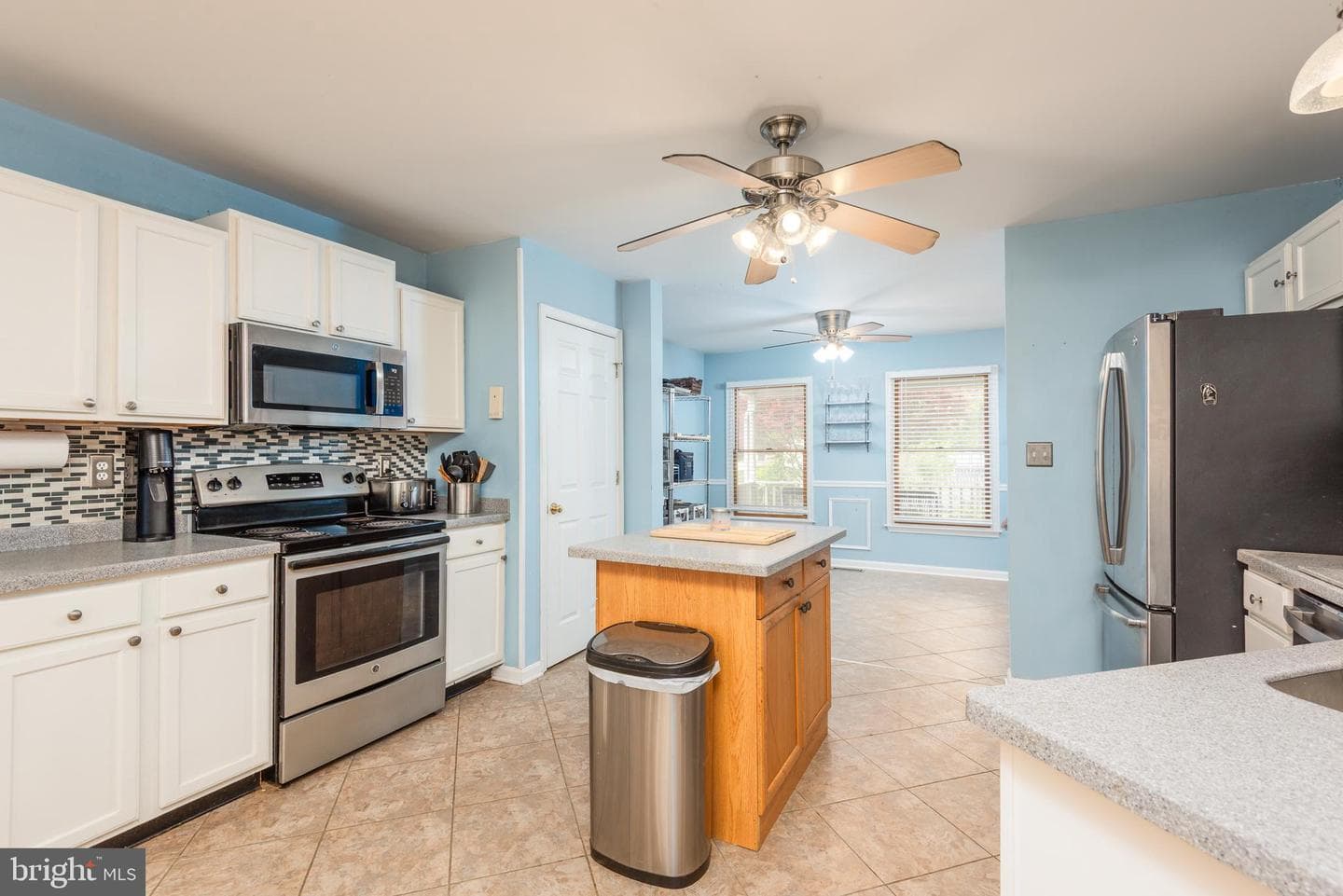 335 Larch Place photo 11