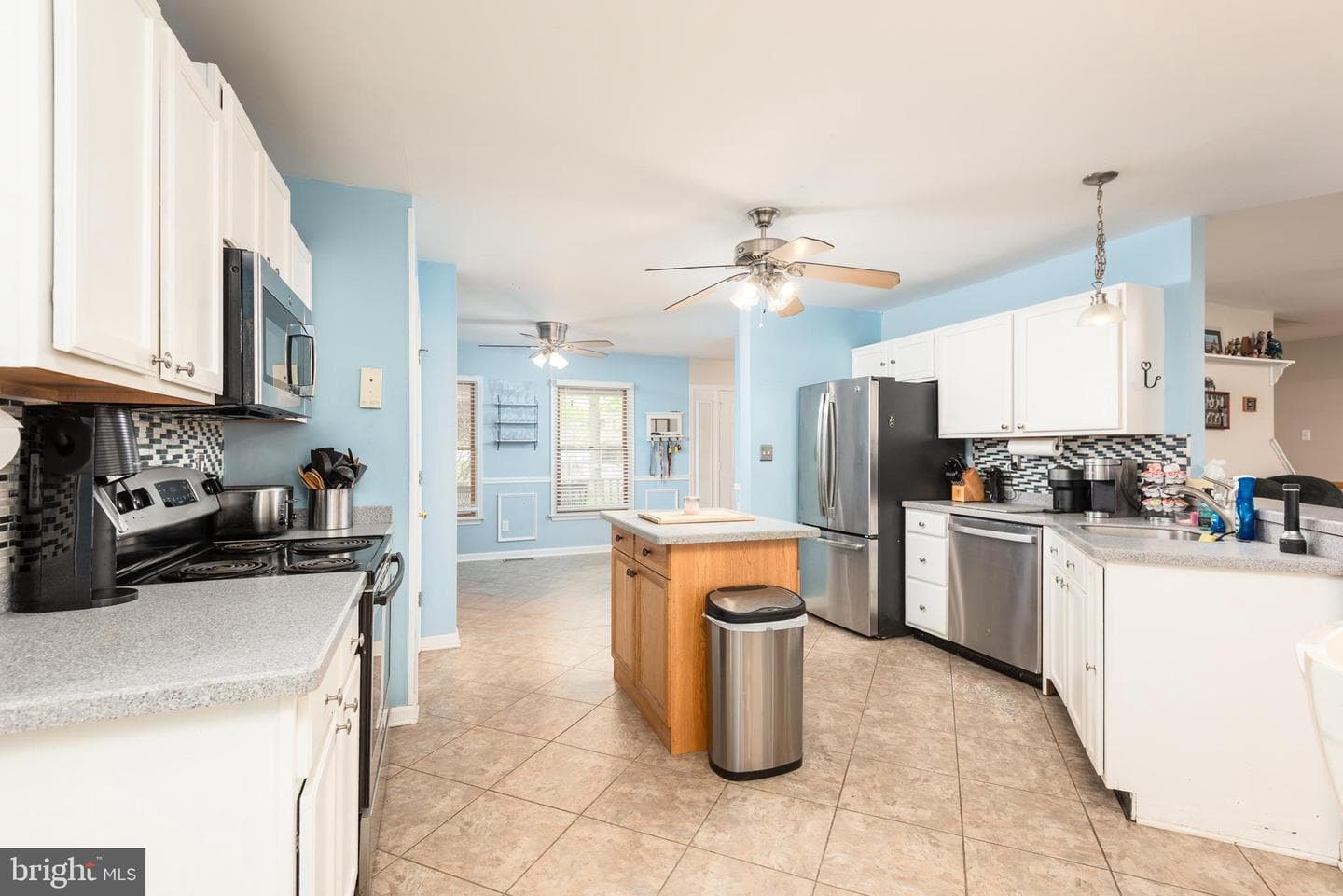 335 Larch Place photo 13